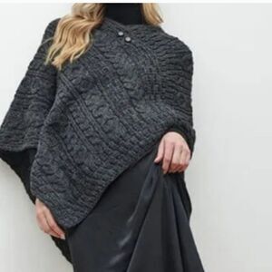 Kenar S/P Wool blend Gray, Cable knit poncho
